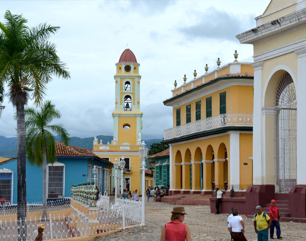 Discover Cuba and dance into pastel colours