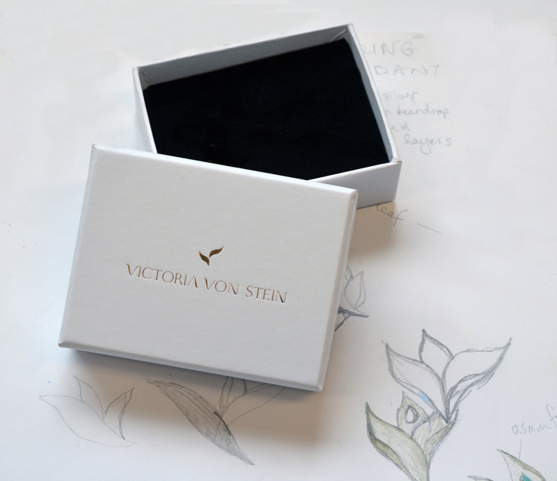 Alappuzha Tropical Leaf Pendant - Victoria von Stein Ltd